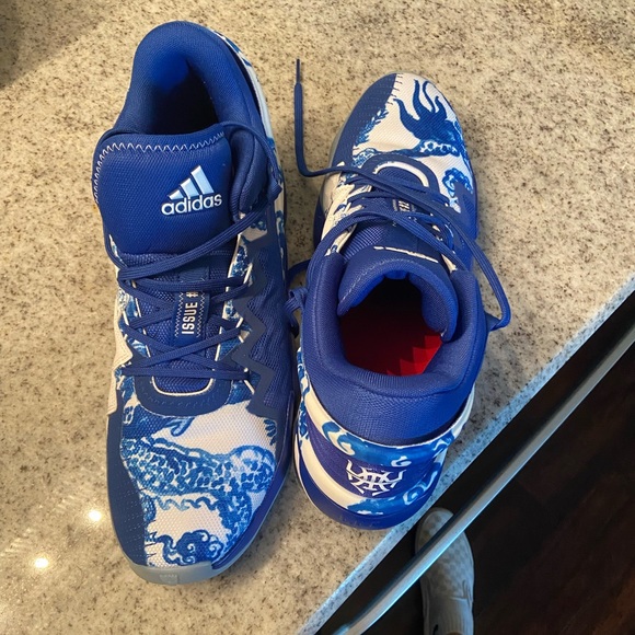 Adidas D.O.N issue 2 Color Way Gift To The World - Picture 3 of 5